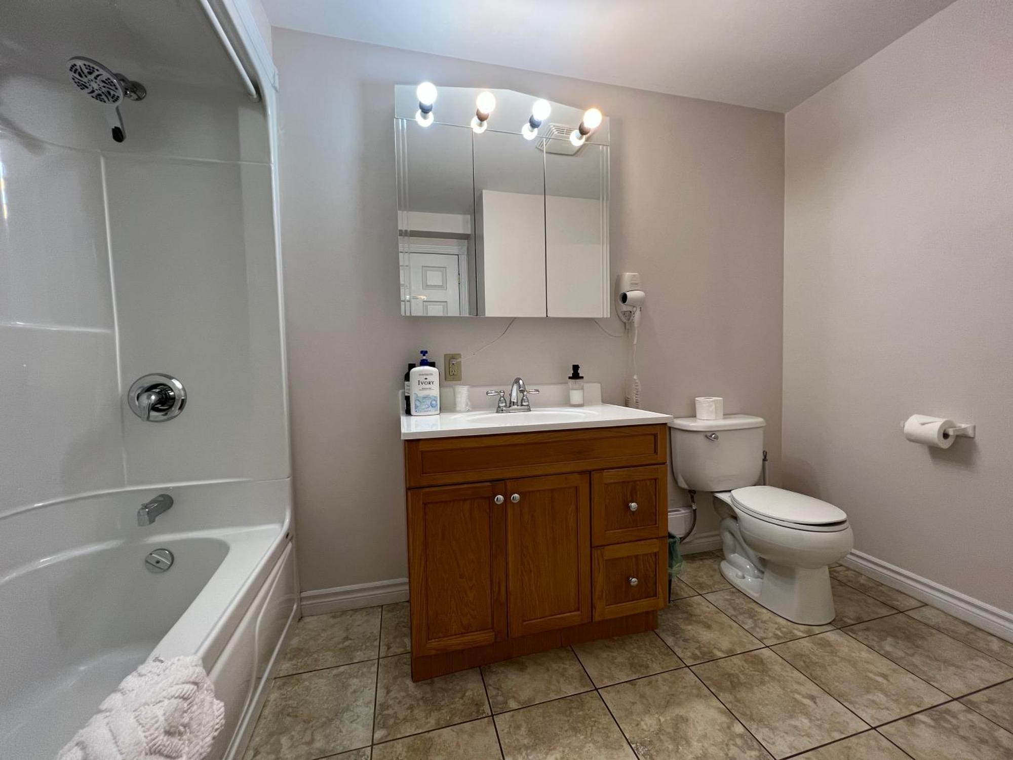 Lee'S Ocean Peek B & B Stratford エクステリア 写真