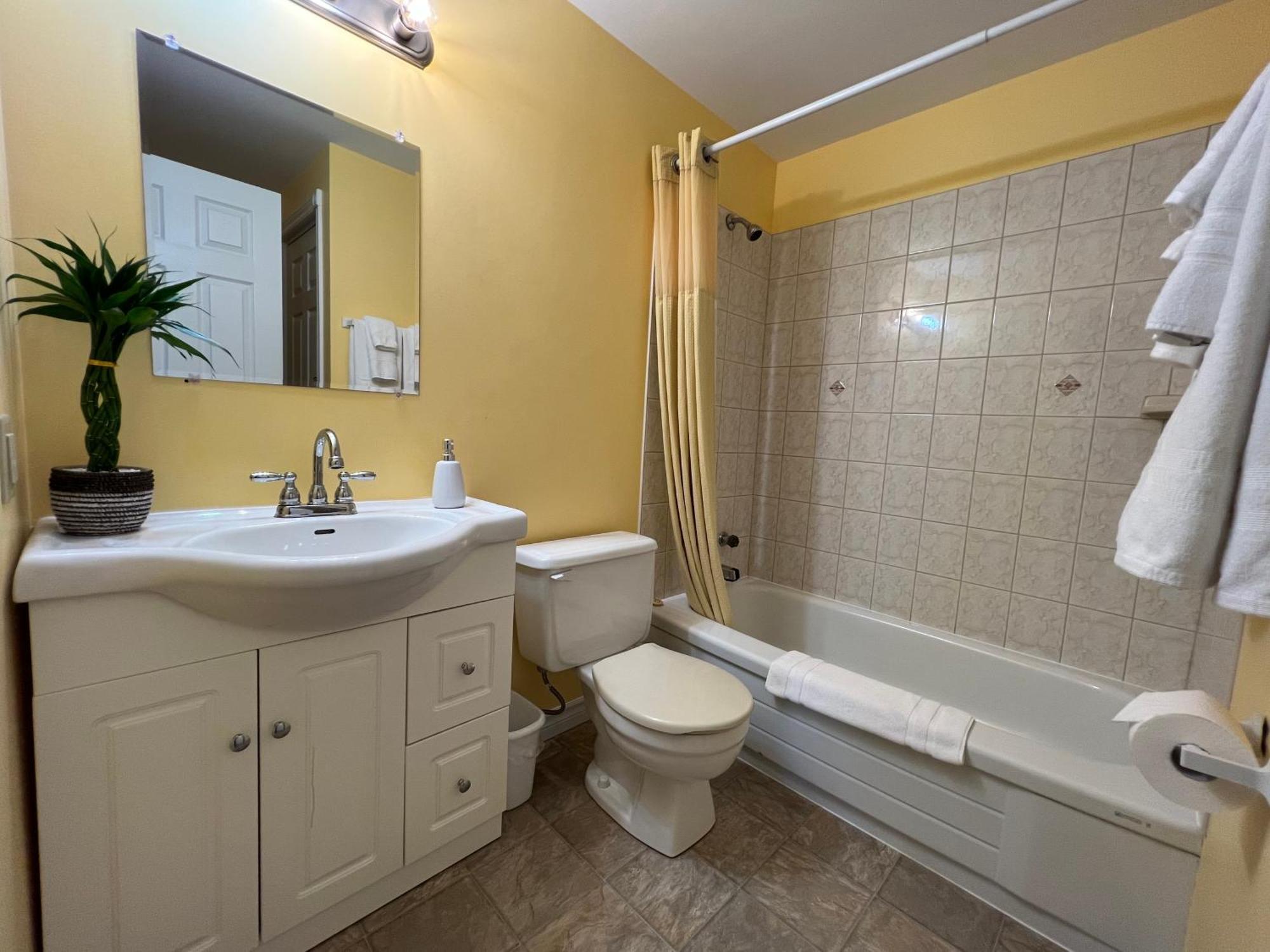 Lee'S Ocean Peek B & B Stratford エクステリア 写真